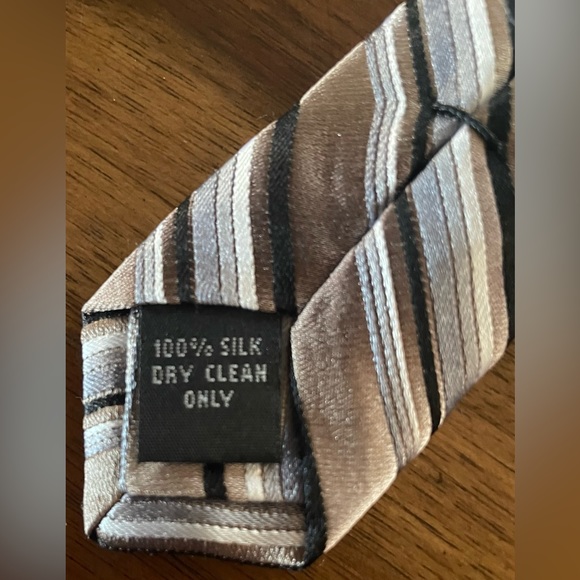 3/$15 Pronto Uomo Multi-Colored Striped Silk Tie - Picture 4 of 4